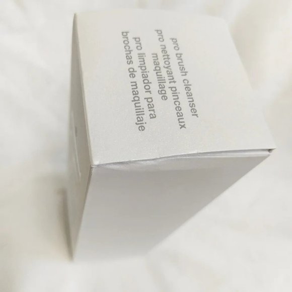 Pro Brush Cleanser (limpiador de brochas profesional) TIGI Cosmetics - Picture 8 of 9